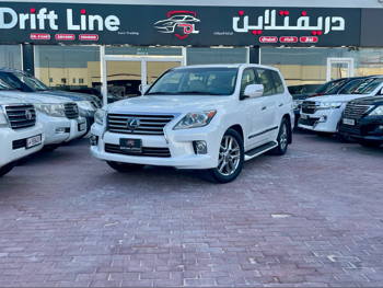Lexus  LX  570  2013  Automatic  298,000 Km  8 Cylinder  Four Wheel Drive (4WD)  Sedan  White
