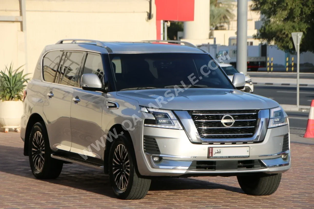 نيسان  باترول  ال اي  2010  اوتوماتيك  220,000 كم  8 سلندر  دفع رباعي  اس يو في  فضي