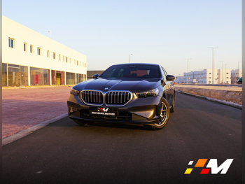 بي ام دبليو  الفئة - الخامسة  520i  2024  اوتوماتيك  9,000 كم  4 سلندر  دفع خلفي  سيدان  رمادي  تحت الضمان