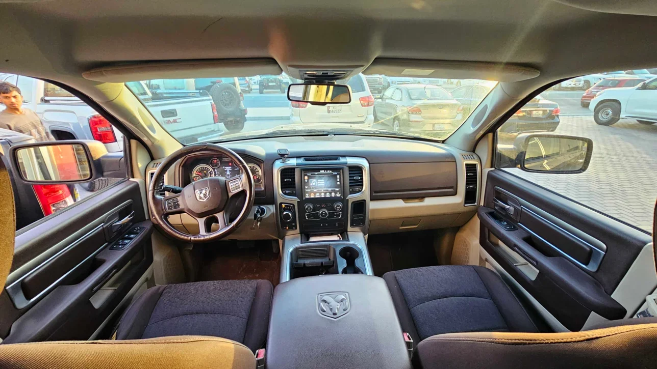 دودج رام اس ال تي 2016 اوتوماتيك 209,000 كم 8 سلندر دفع رباعي بيكب رمادي غامق