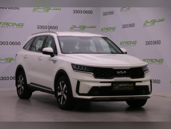 كيا  سورينتو  2022  اوتوماتيك  28,000 كم  4 سلندر  دفع رباعي  اس يو في  أبيض