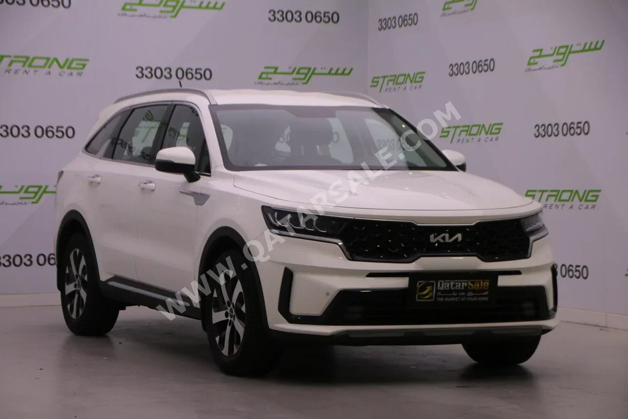 كيا  سورينتو  2022  اوتوماتيك  28,000 كم  4 سلندر  دفع رباعي  اس يو في  أبيض