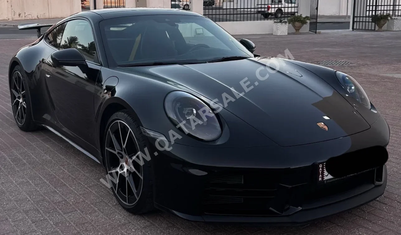 بورش  911  كاريرا  2025  اوتوماتيك  6,500 كم  6 سلندر  دفع خلفي  كوبيه \ سبورت  أسود  تحت الضمان