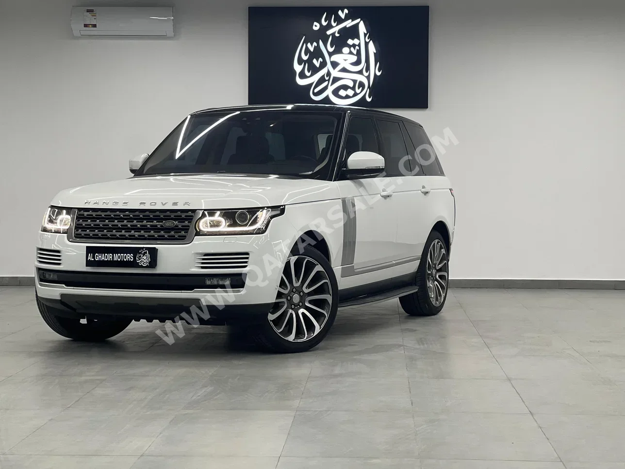 Land Rover  Range Rover  Vogue  LSE  2017  Automatic  114,000 Km  6 Cylinder  Four Wheel Drive (4WD)  SUV  White