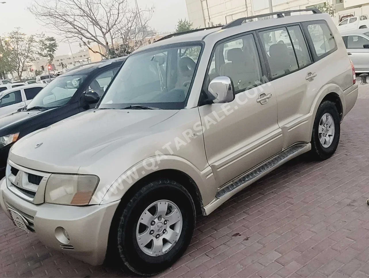 Mitsubishi Pajero 3.5 2005 Automatic 300 Km 6 Cylinder Classic White With Warranty