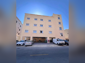 مباني ,ابراج ومجمعات - سكن عائلي  - الدوحة  - المطار القديم  للبيع