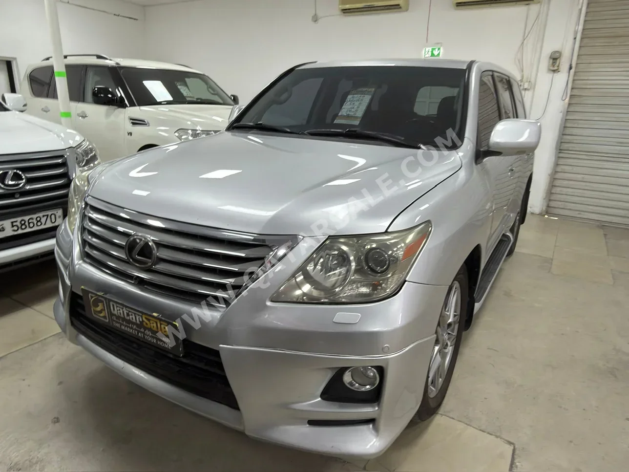 Lexus  LX  570  2011  Automatic  299,000 Km  8 Cylinder  Four Wheel Drive (4WD)  SUV  Silver