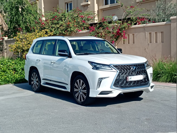 Lexus  LX  570 S  2016  Automatic  260,000 Km  8 Cylinder  Four Wheel Drive (4WD)  SUV  White