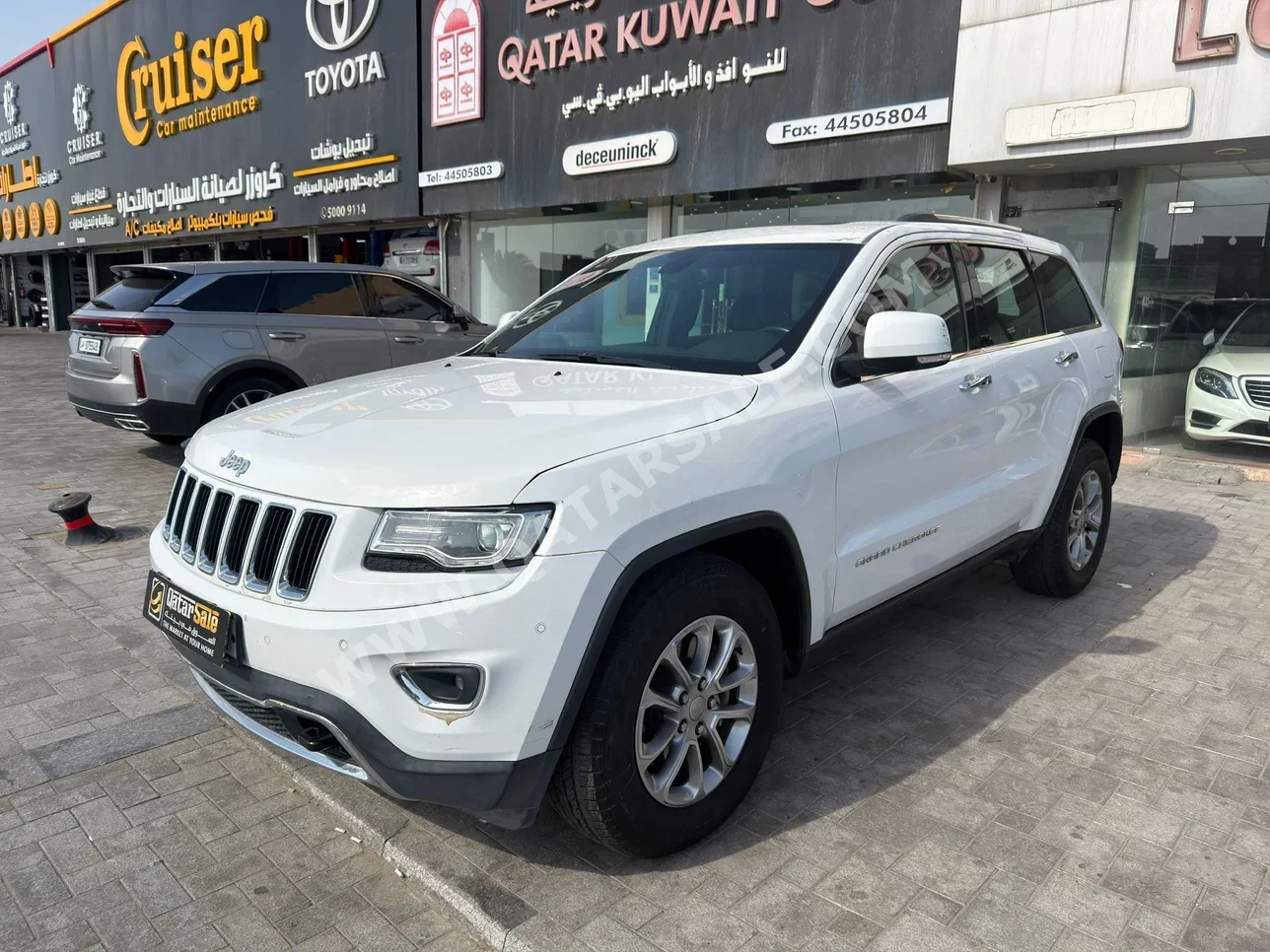 Jeep  Grand Cherokee  Limited  2016  Automatic  24,000 Km  8 Cylinder  Four Wheel Drive (4WD)  SUV  White