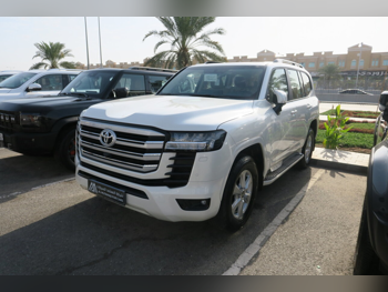 تويوتا  لاند كروزر  جي اكس ار توين توربو  2026  اوتوماتيك  0 كم  6 سلندر  دفع رباعي  اس يو في  أبيض  تحت الضمان