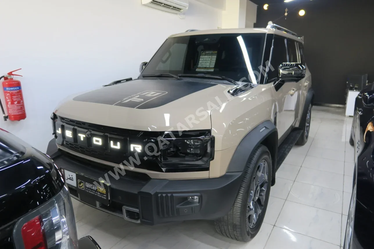 Jetour T2 Luxury 2025 Automatic 15,000 Km 4 Cylinder Four Wheel Drive (4WD) SUV Beige With Warranty