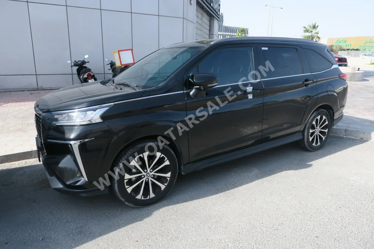 Toyota Veloz 2023 Automatic 83,000 Km 4 Cylinder Four Wheel Drive (4WD) SUV Black With Warranty