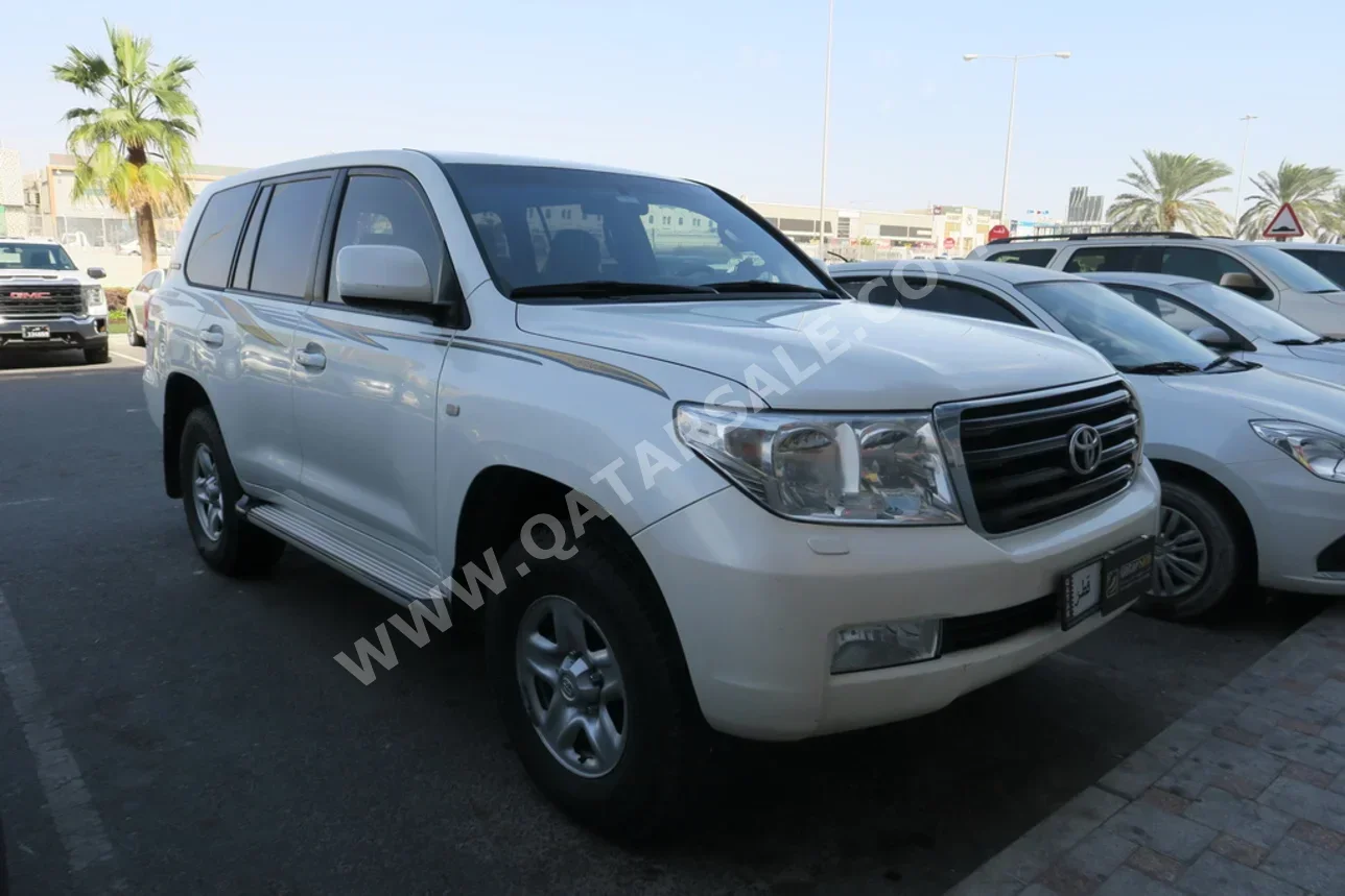 Toyota Land Cruiser GXR 2011 Automatic 325,000 Km 8 Cylinder Four Wheel Drive (4WD) SUV Pearl