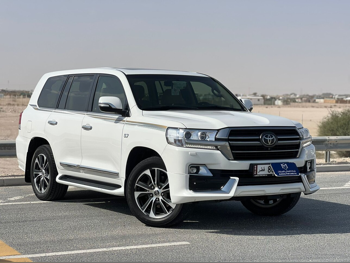 Toyota  Land Cruiser  VXR- Grand Touring S  2020  Automatic  195,000 Km  8 Cylinder  Four Wheel Drive (4WD)  SUV  White