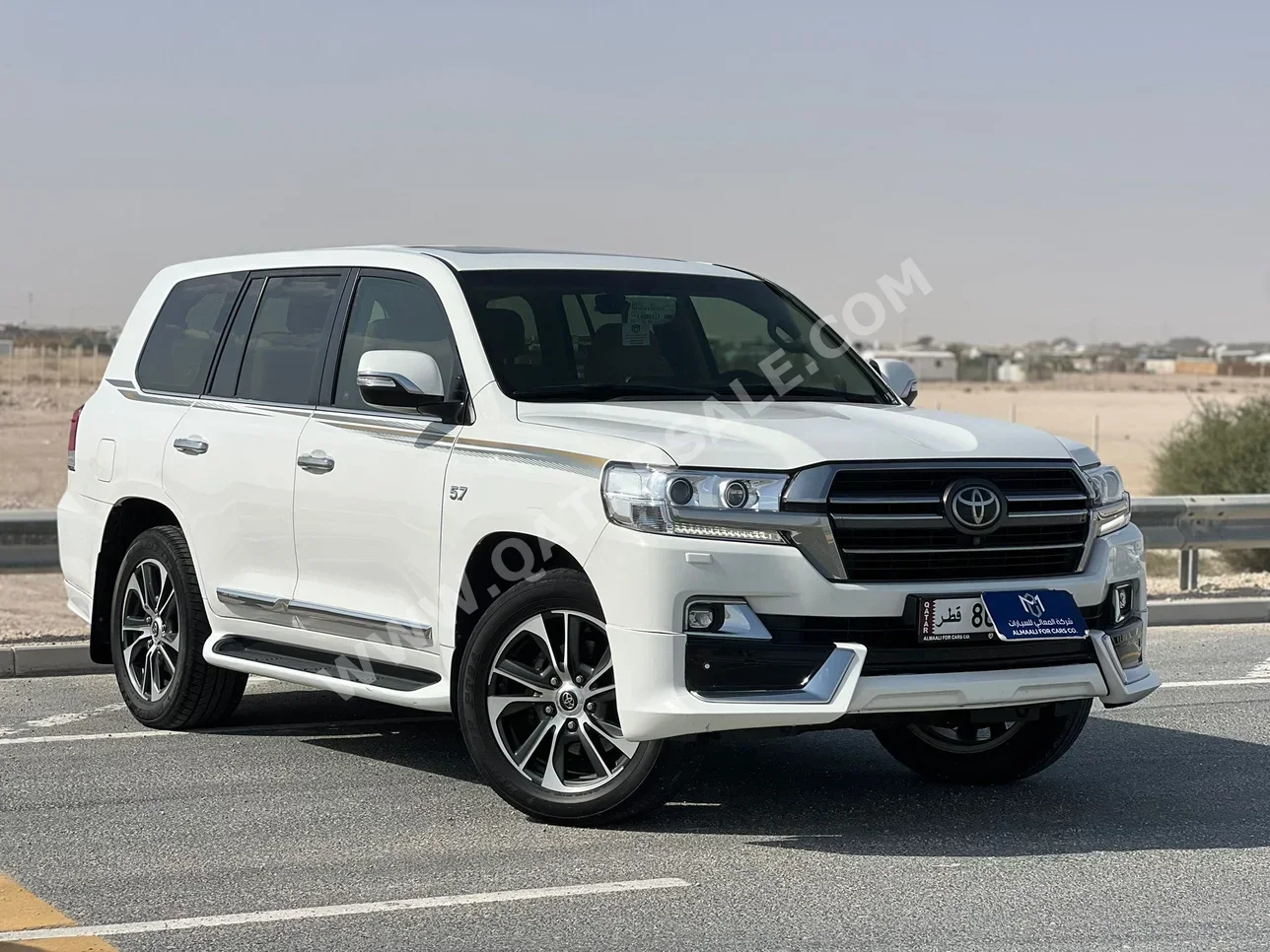 Toyota  Land Cruiser  VXR  2020  Automatic  195,000 Km  8 Cylinder  Four Wheel Drive (4WD)  SUV  White