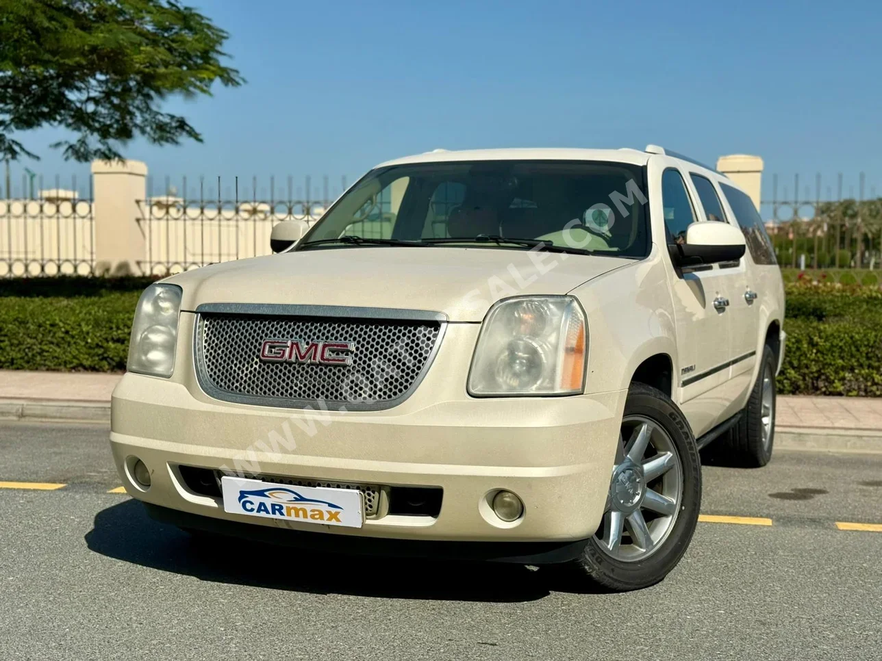 GMC  Yukon  XL  2011  Automatic  65,000 Km  8 Cylinder  Four Wheel Drive (4WD)  SUV  Pearl