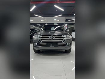 Toyota  Land Cruiser  VXR  2016  Automatic  286,000 Km  8 Cylinder  Four Wheel Drive (4WD)  SUV  Gray