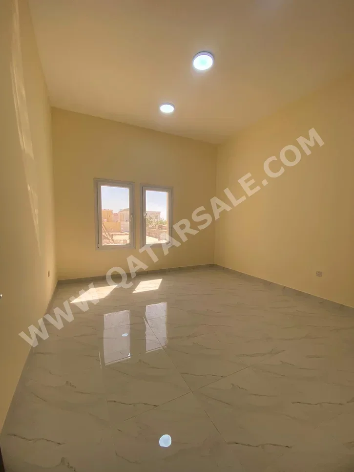 3 Bedrooms  Apartment  For Rent  in Al Daayen -  Rawdat Al Hamama  Not Furnished