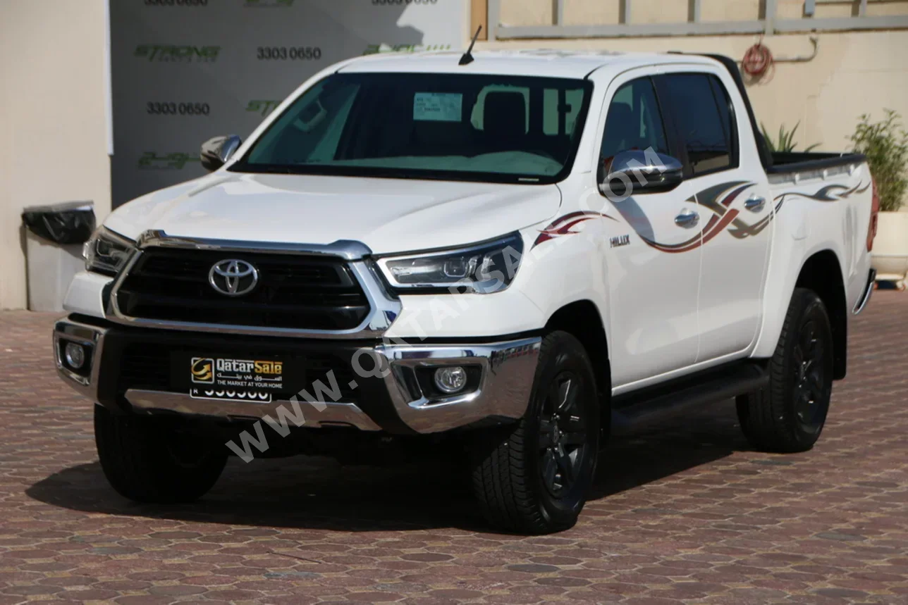 Toyota Hilux SR5 2025 Automatic 1,500 Km 4 Cylinder Four Wheel Drive (4WD) Pick Up White With Warranty