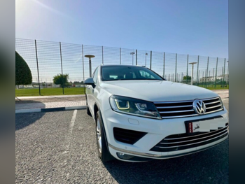 فوكس واغن  طوارق  سبورت  2015  اوتوماتيك  178,952 كم  6 سلندر  اس يو في  أبيض وفضي