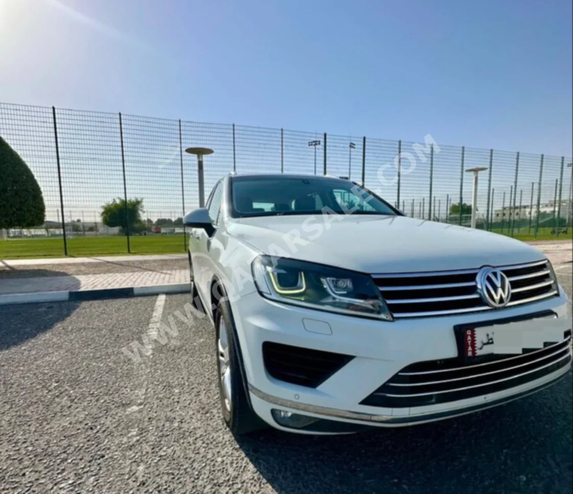 Volkswagen Touareg Sport 2015 Automatic 178,952 Km 6 Cylinder SUV White and Silver