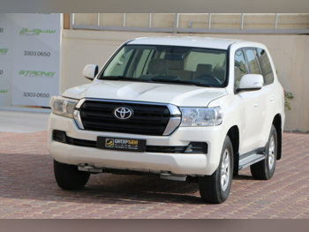 تويوتا  لاند كروزر  جي اكس  2020  اوتوماتيك  225,000 كم  6 سلندر  دفع رباعي  اس يو في  أبيض