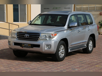 تويوتا  لاند كروزر  جي اكس ار  2014  اوتوماتيك  150,000 كم  8 سلندر  دفع رباعي  اس يو في  فضي
