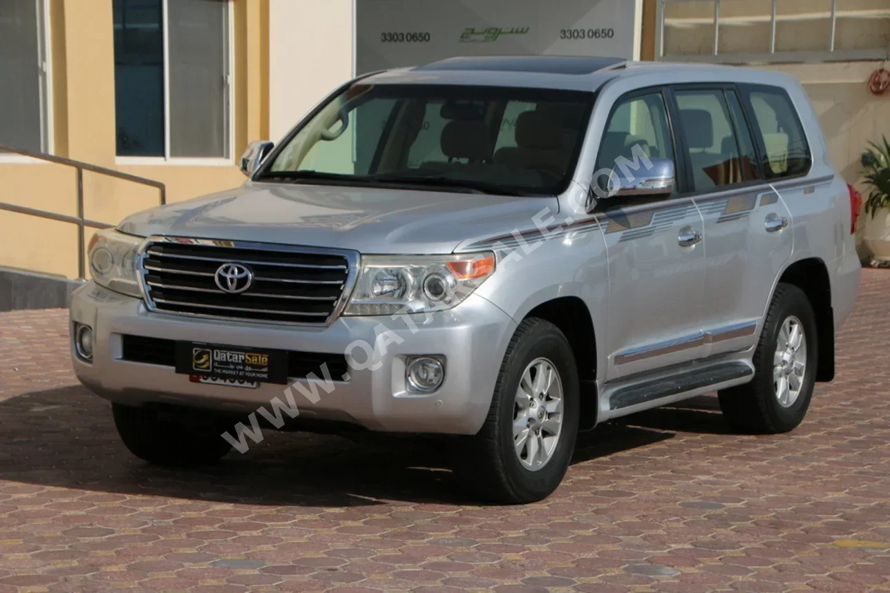 Toyota Land Cruiser GXR 2014 Automatic 150,000 Km 8 Cylinder Four Wheel Drive (4WD) SUV Silver