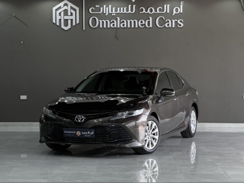 تويوتا  كامري  جي ال اي  2019  اوتوماتيك  164,000 كم  4 سلندر  سحب امامي  سيدان  بني