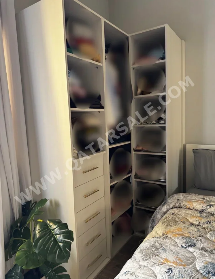 خزائن ودواليب الملابس والزينة - خزائن - أبيض