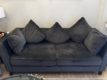 الأرائك والكنب والكراسي ذا وان كنبة بثلاث مقاعد - مخمل - اللون الرمادي