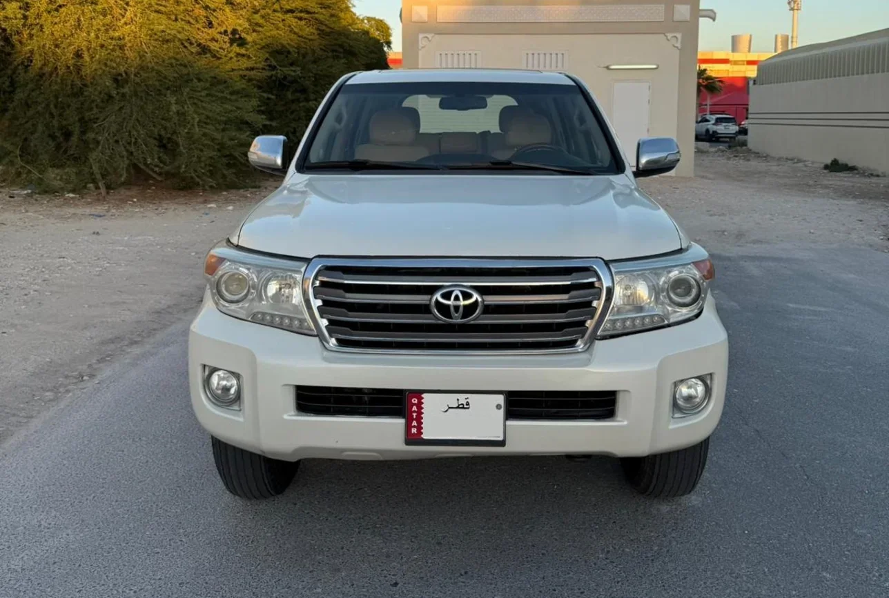 Toyota  Land Cruiser  VXR  2012  Automatic  410,964 Km  8 Cylinder  Four Wheel Drive (4WD)  SUV  Pearl