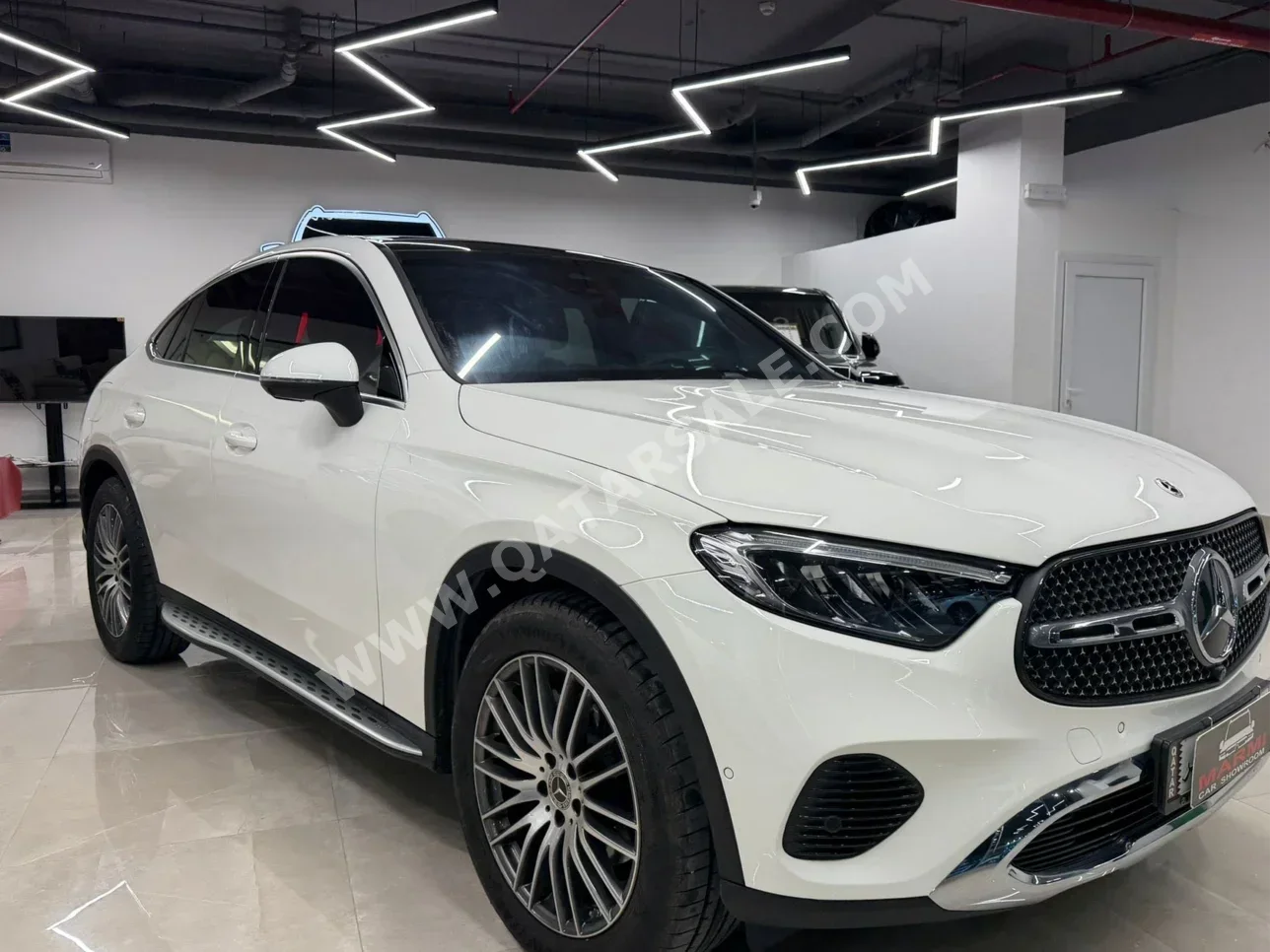 Mercedes-Benz  GLC  200  2025  Automatic  2,000 Km  4 Cylinder  Four Wheel Drive (4WD)  SUV  White  With Warranty