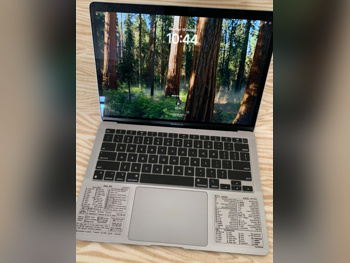 أجهزة الكمبيوتر المحمولة ابل  - ماك بوك اير  2020  - فضي  - نظام التشغيل ماك او اس  - انتيل  - كور آي 3  -الذاكرة (رام): 8 جيجابابت