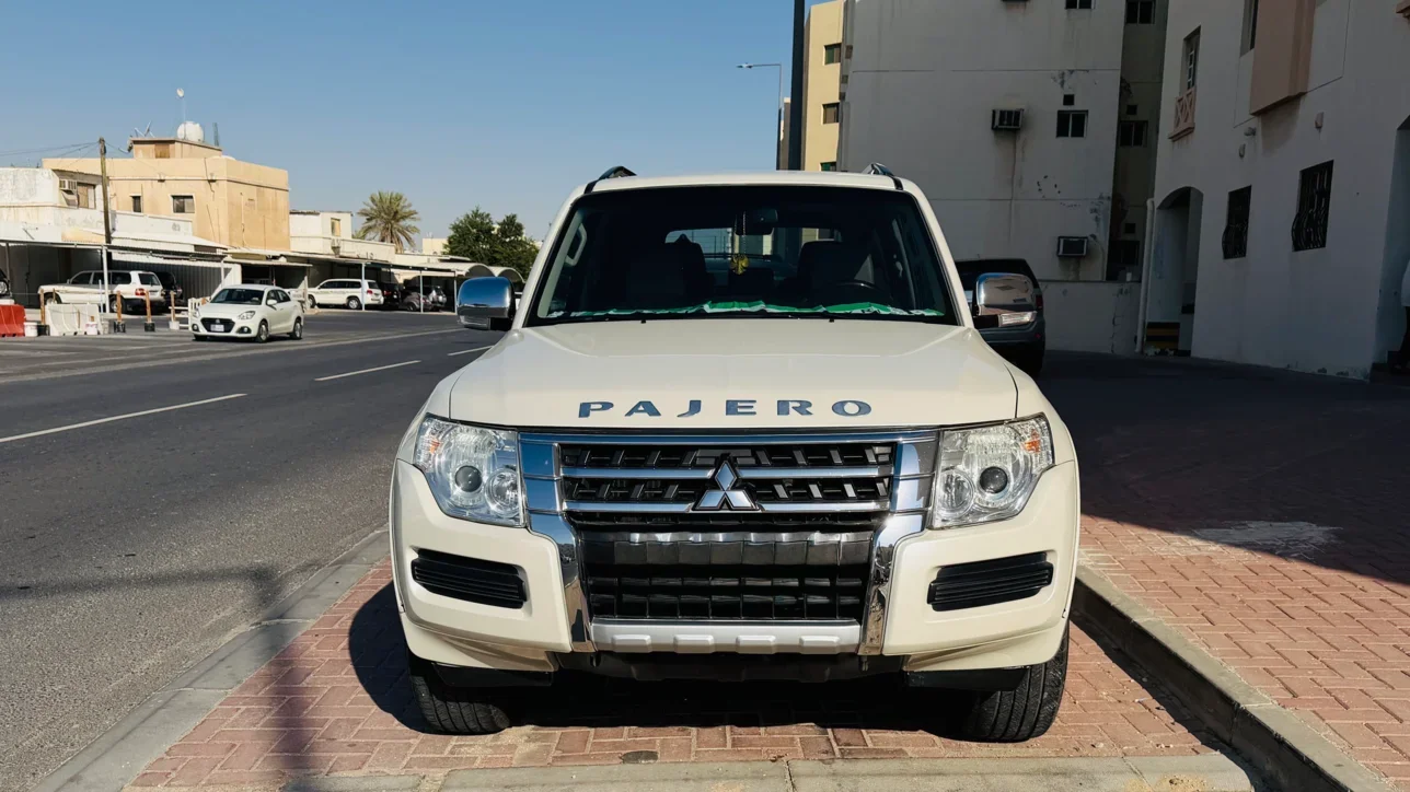 ميتسوبيشي  باجيرو  GLS  2019  اوتوماتيك  117,000 كم  6 سلندر  دفع رباعي  اس يو في  أبيض لؤلؤي