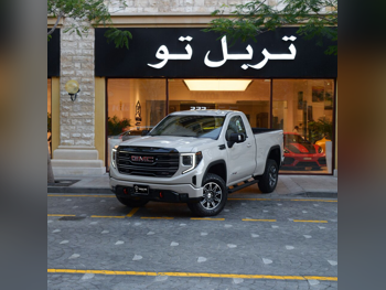 جي ام سي  سييرا  اي تي 4  2026  اوتوماتيك  0 كم  8 سلندر  دفع رباعي  بيكب  فضي  تحت الضمان