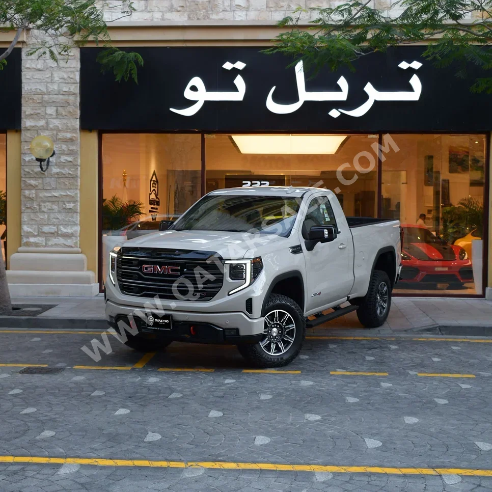 جي ام سي  سييرا  اي تي 4  2026  اوتوماتيك  0 كم  8 سلندر  دفع رباعي  بيكب  فضي  تحت الضمان