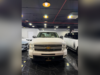 Chevrolet  Silverado  Z71  2013  Automatic  192,000 Km  8 Cylinder  Four Wheel Drive (4WD)  Pick Up  White
