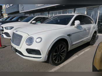 بنتلي  بينتايجا  2017  اوتوماتيك  49,000 كم  12 سلندر  دفع رباعي  اس يو في  أبيض