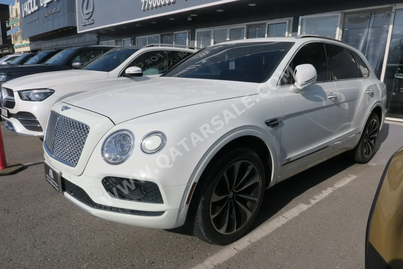 بنتلي  بينتايجا  2017  اوتوماتيك  49,000 كم  12 سلندر  دفع رباعي  اس يو في  أبيض