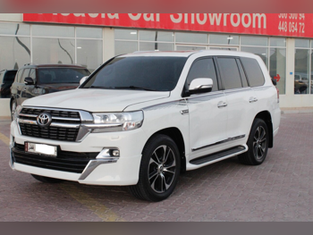 تويوتا  لاند كروزر  جي اكس ار  2010  اوتوماتيك  184,000 كم  8 سلندر  دفع رباعي  اس يو في  أبيض
