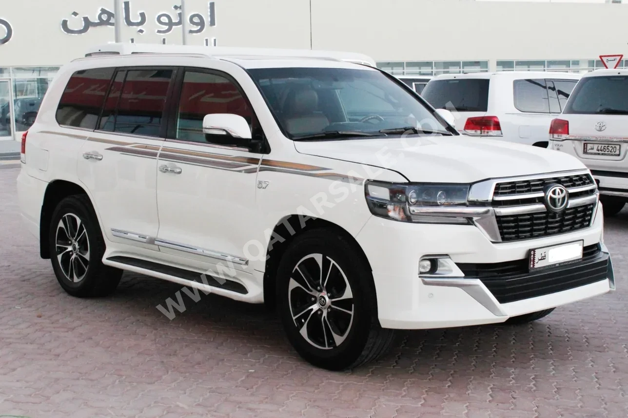 Toyota  Land Cruiser  VXR  2016  Automatic  153,000 Km  8 Cylinder  Four Wheel Drive (4WD)  SUV  White