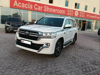 تويوتا  لاند كروزر  جي اكس ار  2014  اوتوماتيك  348,000 كم  8 سلندر  دفع رباعي  اس يو في  أبيض