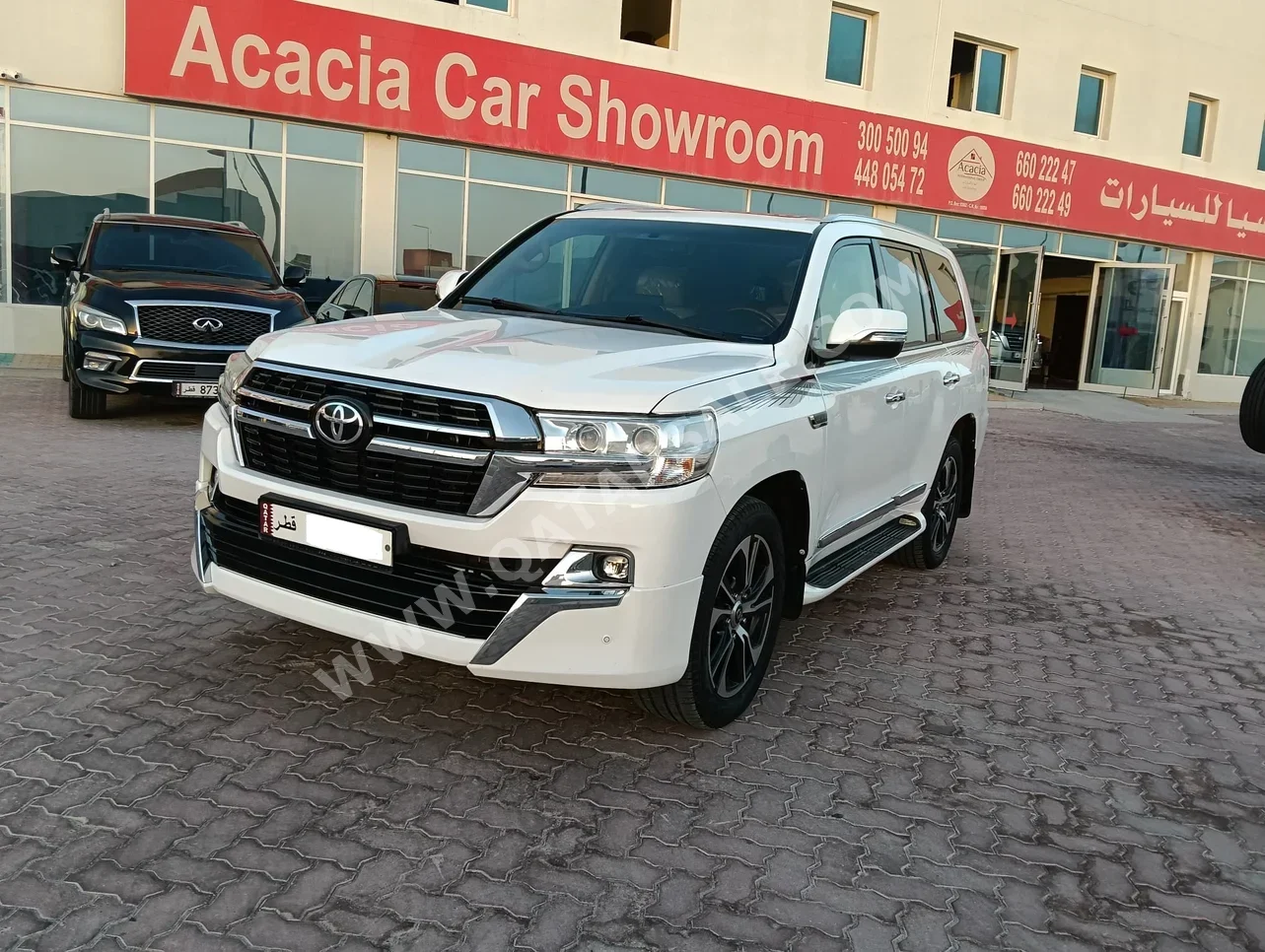Toyota  Land Cruiser  VXR  2016  Automatic  304,000 Km  8 Cylinder  Four Wheel Drive (4WD)  SUV  White