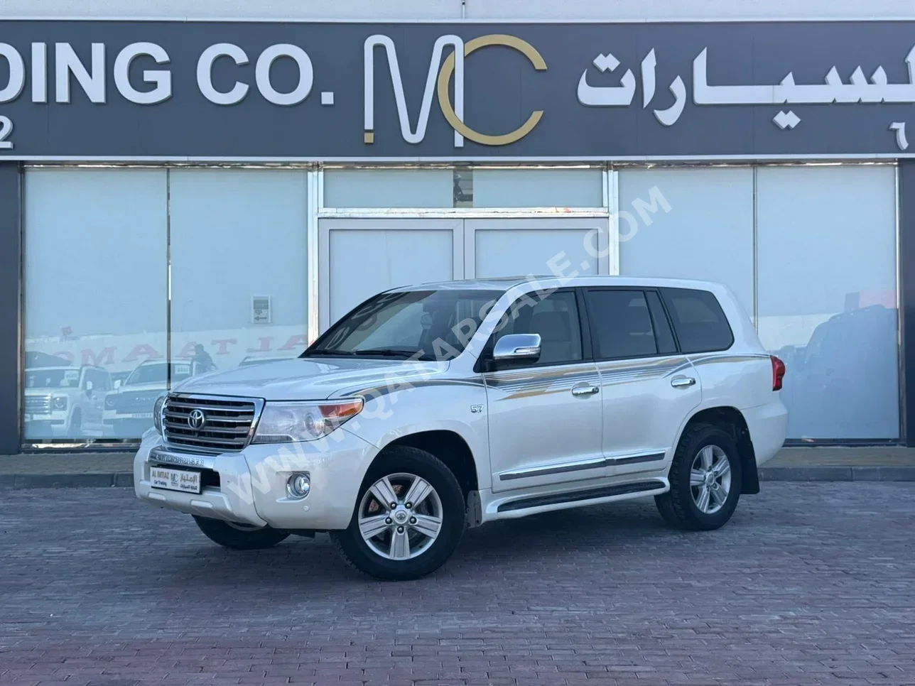 Toyota  Land Cruiser  VXR  2013  Automatic  282,000 Km  8 Cylinder  Four Wheel Drive (4WD)  SUV  White