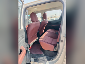 تويوتا  هاي لوكس  2021  اوتوماتيك  58,000 كم  4 سلندر  دفع رباعي  بيكب  أبيض