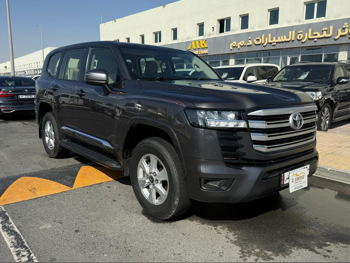 تويوتا  لاند كروزر  جي اكس ار توين توربو  2022  اوتوماتيك  141,000 كم  6 سلندر  دفع رباعي  اس يو في  رمادي