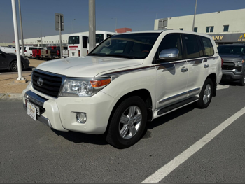 تويوتا  لاند كروزر  جي اكس ار  2015  اوتوماتيك  171,000 كم  8 سلندر  دفع رباعي  اس يو في  أبيض