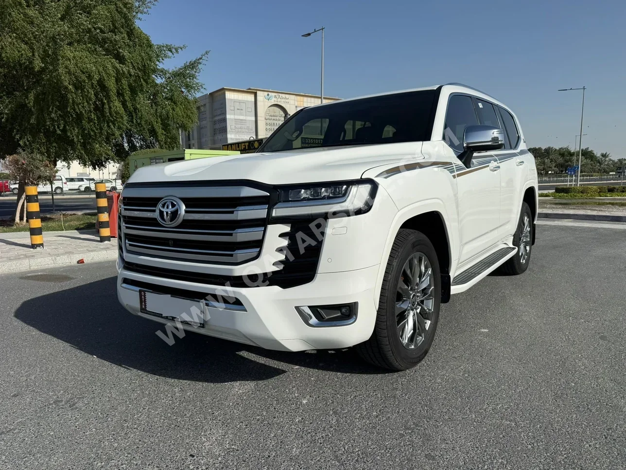 Toyota  Land Cruiser  VX Twin Turbo  2022  Automatic  76,000 Km  6 Cylinder  Four Wheel Drive (4WD)  SUV  White  With Warranty