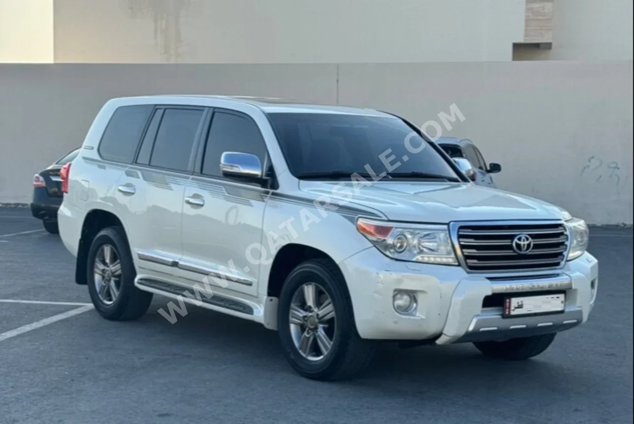 Toyota  Land Cruiser  GXR - Limited  2015  Automatic  145,000 Km  8 Cylinder  Four Wheel Drive (4WD)  SUV  White